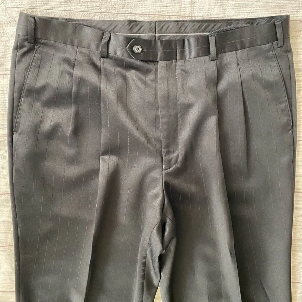 Zandello 2 piece pinstripe suit w/button front jacket 46R cuffed pants 40R black